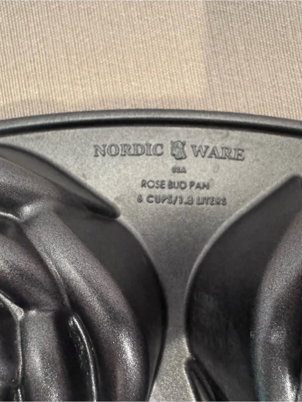 Nordic Ware Rose Bud Pan 6 Cup Cast Aluminum Non-Stick Floral Cake Mold Grey USA